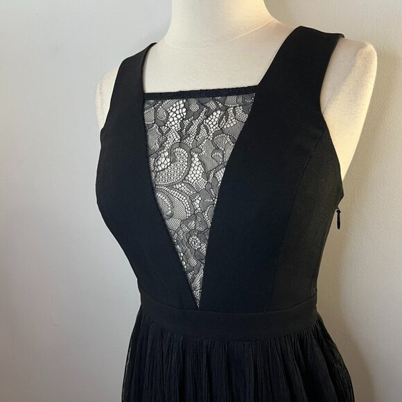 BCBGeneration Women's Black Lace Paneled Dress - Size 2 - NWT $118 - Picture 4 of 6
